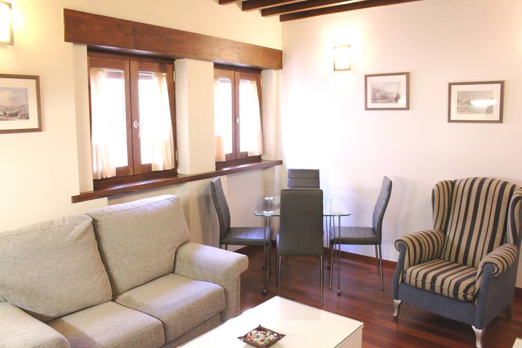 SALÓN/LIVING ROOM