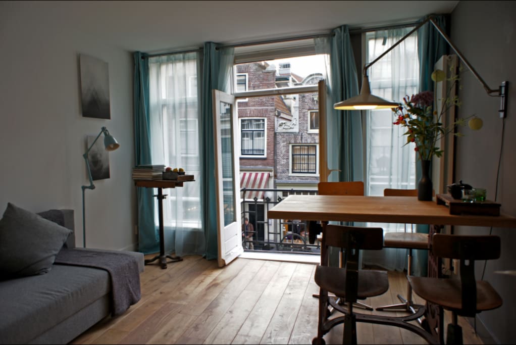 Overview of the living room and view of the street