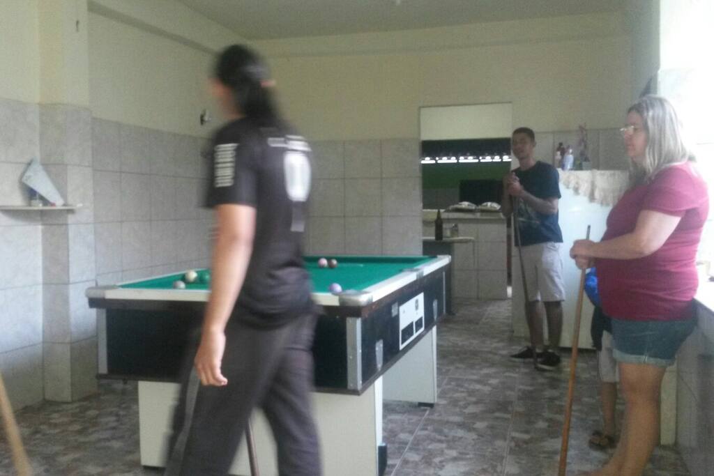 sala com sinuca