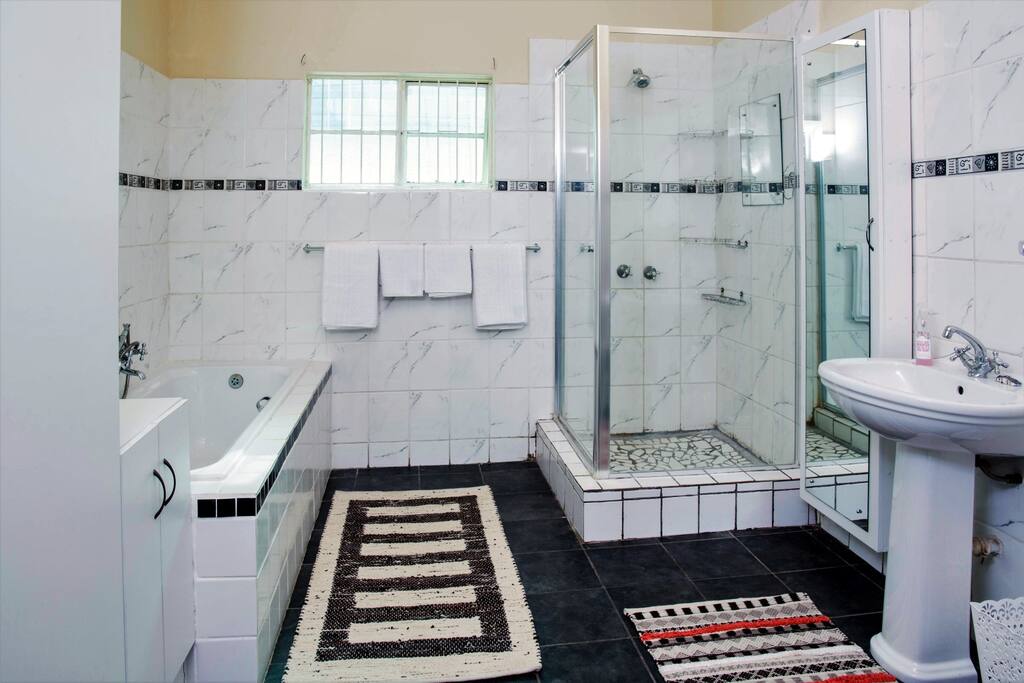 Bathroom of Orange Room
