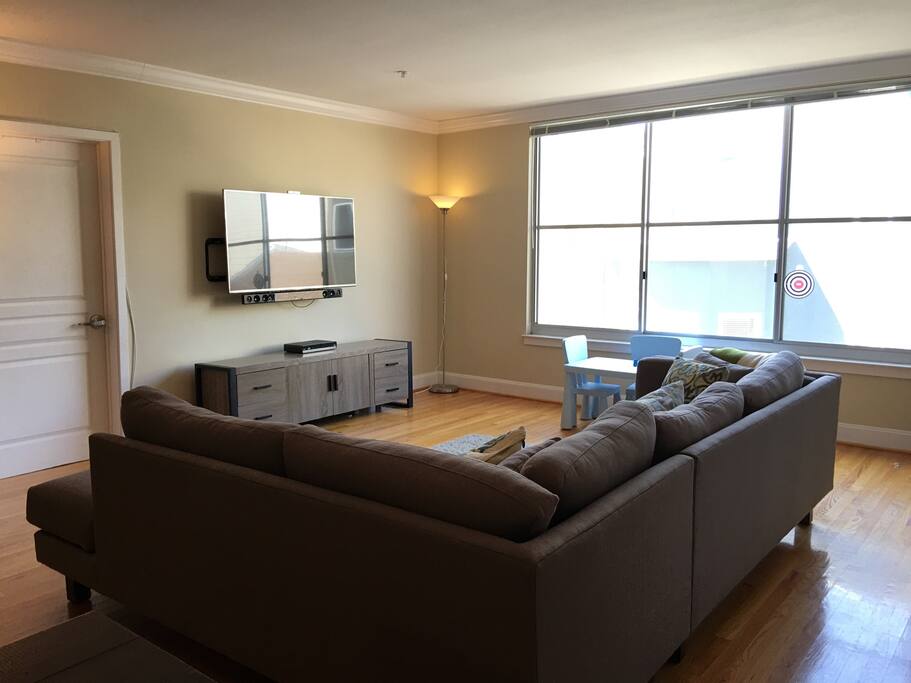 Living room - view of flat screen TV