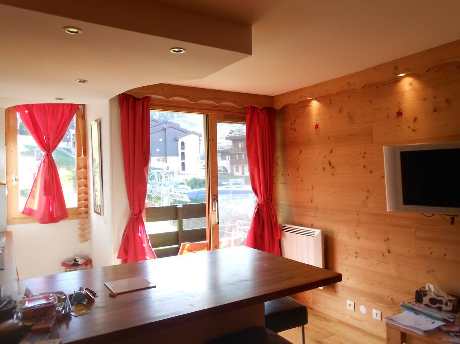 Cuisine américaine avec balcon plein sud
