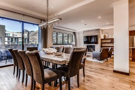 The Lion Vail Quatro