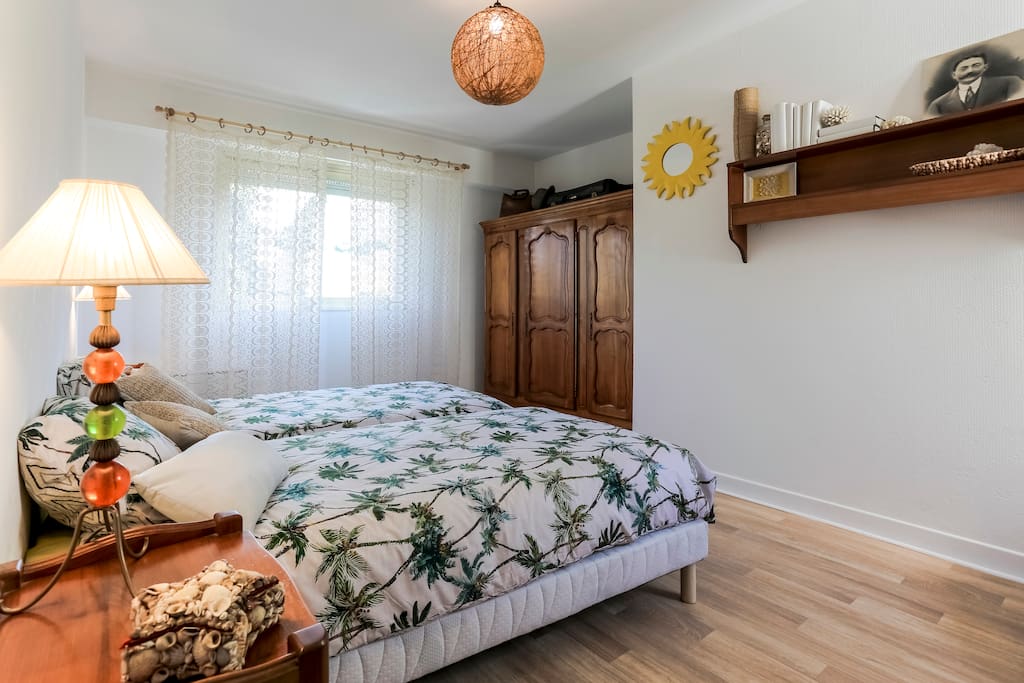 2 single beds