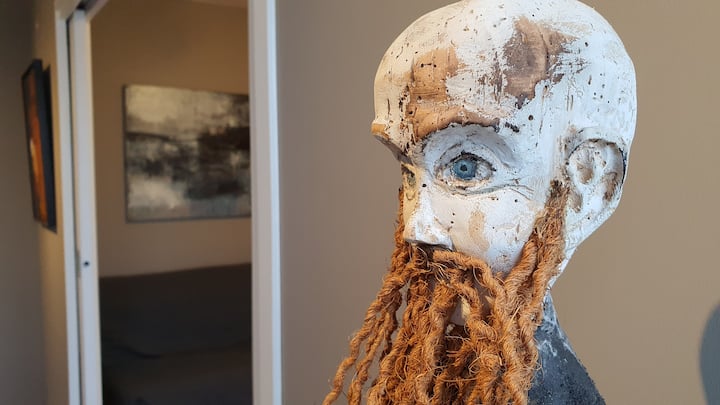 Piktura, skulptura, fotografi... pushimi në mes të punimeve të freskëta nga punishtja e artit.