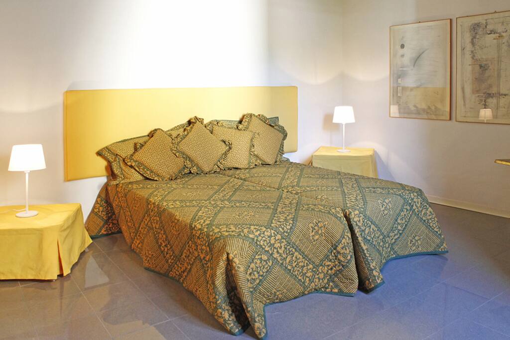 Bedroom
Double bed or 2 twin beds