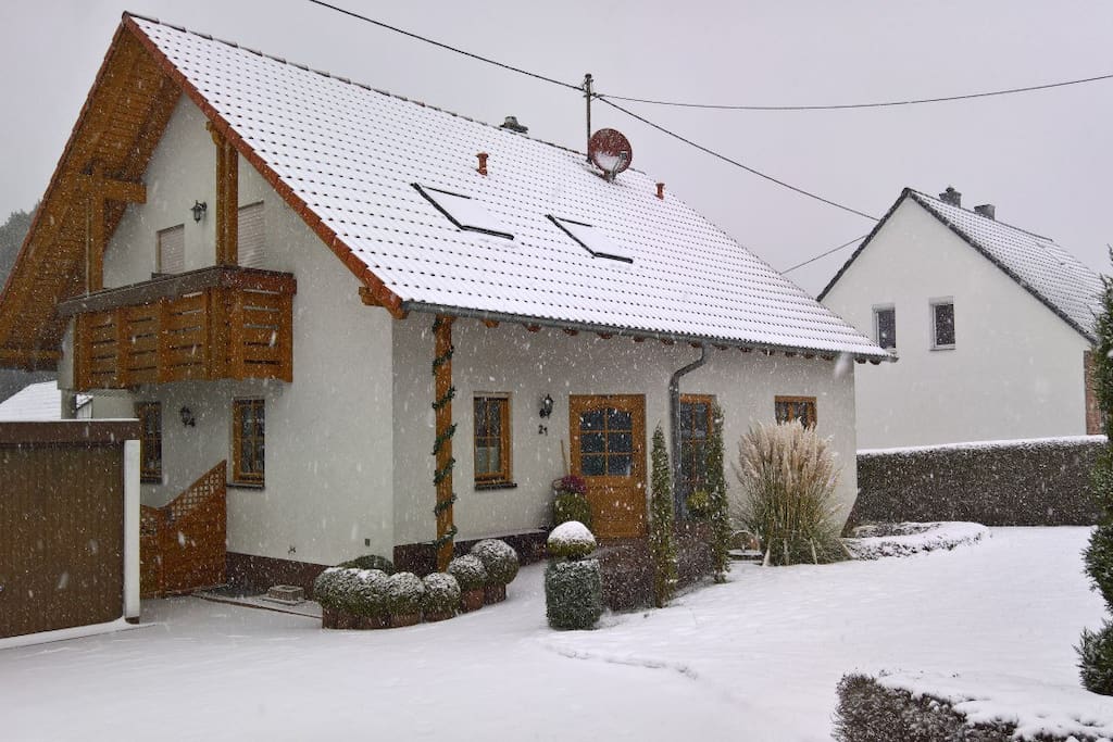 unser Haus im Winter