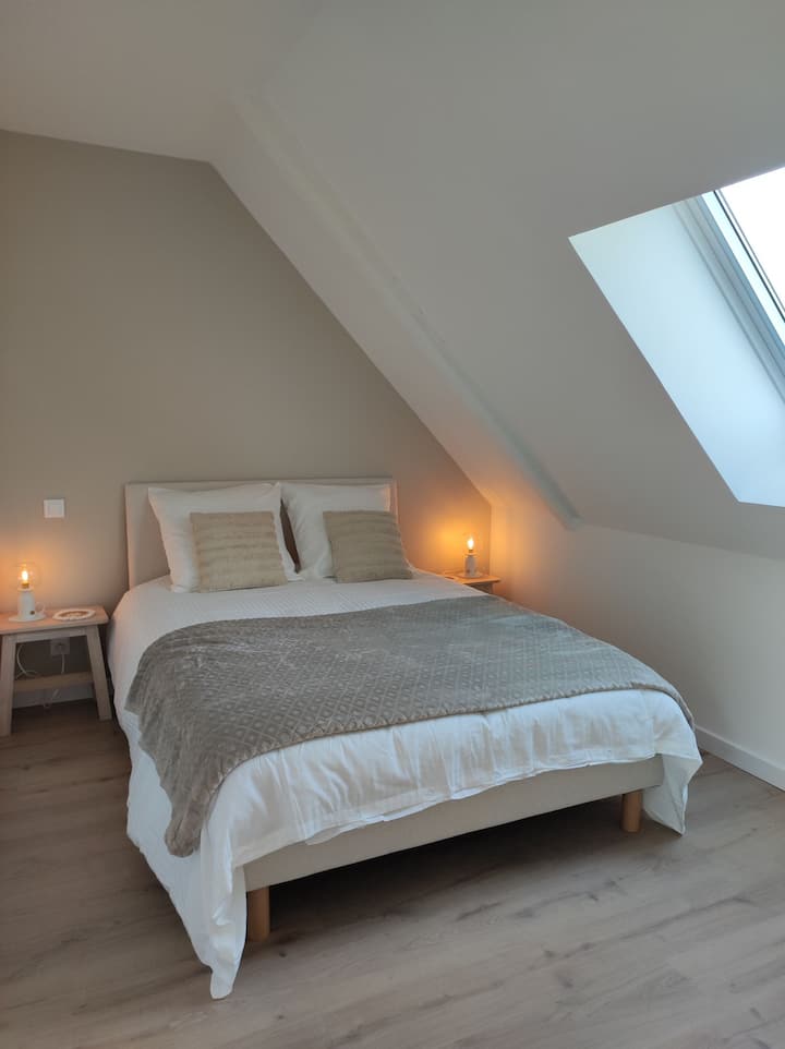 Habitación beige 140 piso 