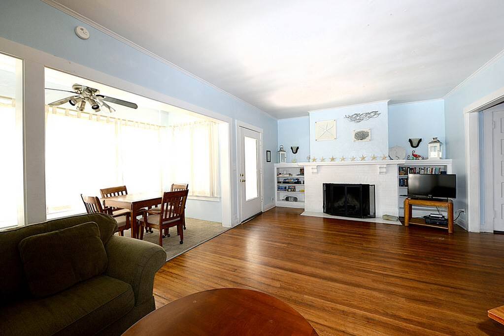 Tons of natural light.