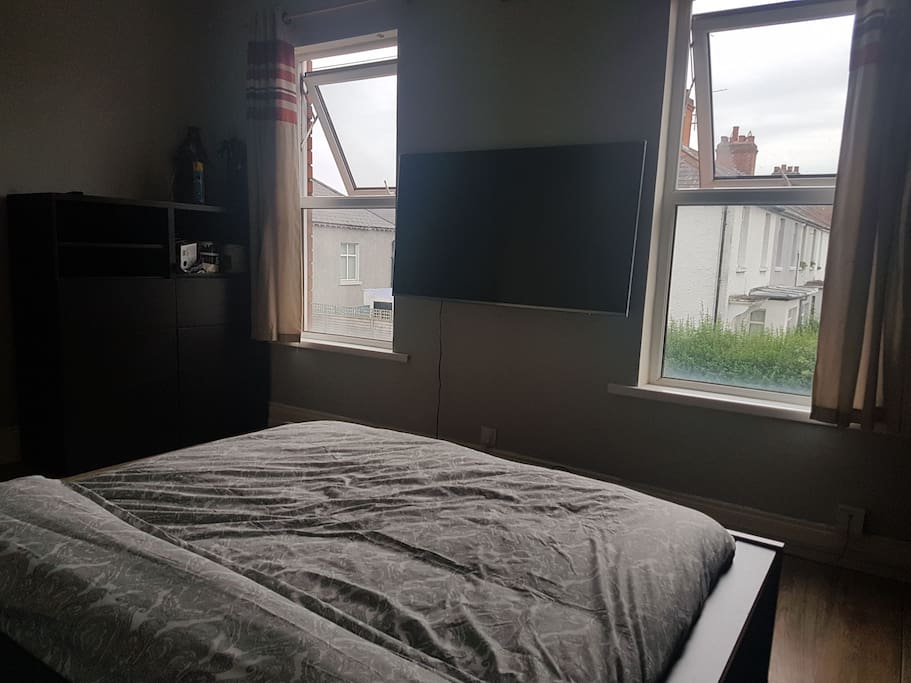 Guest bedroom