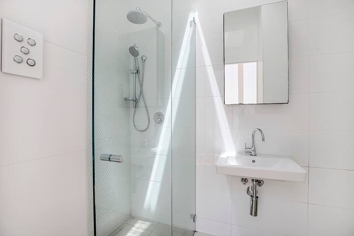 Relaxing Paddington Terrace gallery image 5