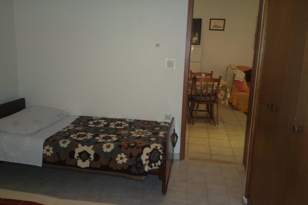 extra bed in the room