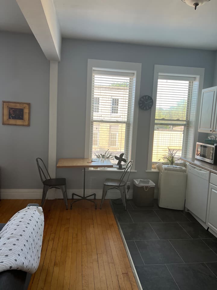 Royal Inn Apartment Apartments for Rent in Mineral Point, Wisconsin