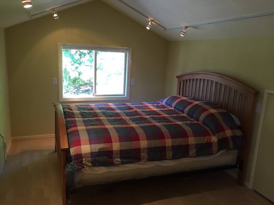 Queen sized bed.