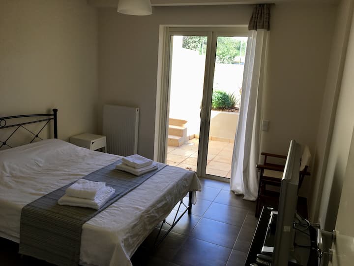 Suterén: dvojlôžková spálňa