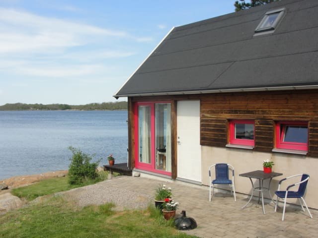 Modern cottage only 10 m from the sea.