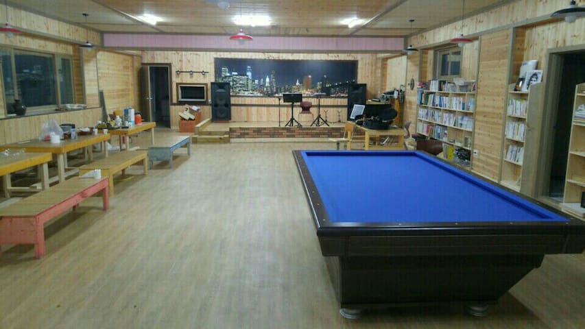 숙소에서 바로 동해의 시원한 바다가 펼쳐지는 늘푸른민박입니다 - 울릉군의 전원주택에서 살아보기 