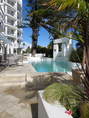 Cape Town, Seapoint – Peninsula All-Suite Condo gallery image 5