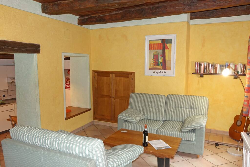 Wohnzimmer mit Schlafcouch
