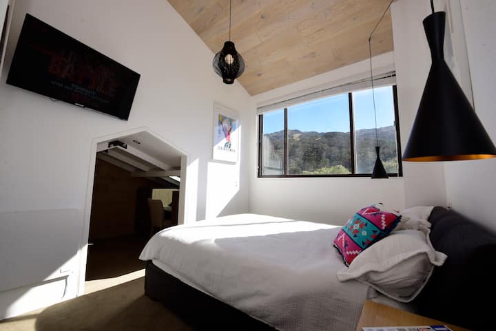 Დიდი ოსტატი 1 Ensuite-თან ერთად და გასეირნება კარადაში და სამუშაო მაგიდაზე