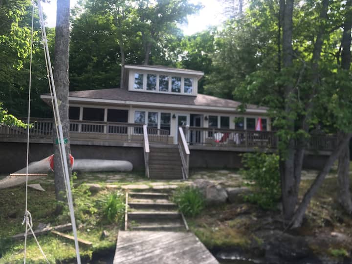 Beautiful Muskoka cottage at Crane Lake Cottages for Rent in Parry