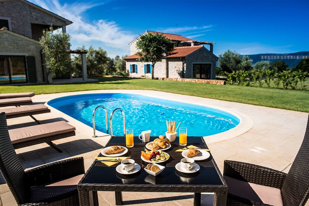 Breakfast poolside