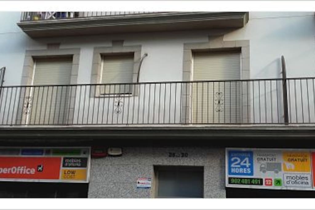PUERTA ENTRADA AL APARTAMENTO 1ª PLANTA