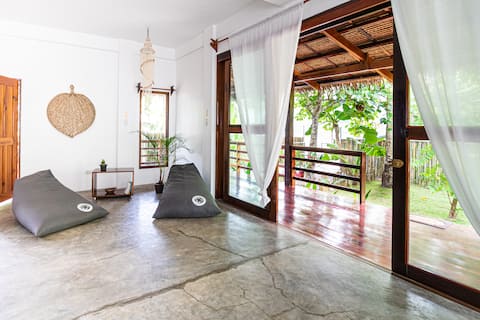 Modern native style, 1 min to Tuason beach (earth)