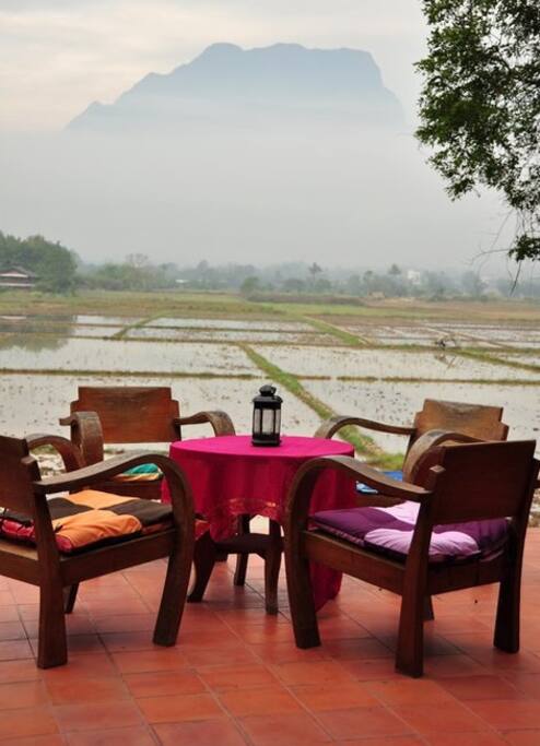 Main terrace ระเบียงกว้างชั้นบน รับทิวทัศน์ดอยหลวงเชียงดาว