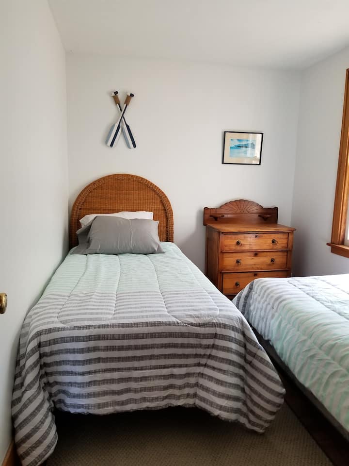 SPAVAĆA SOBA 3 - 2 KREVETA ZA 1 OSOBU