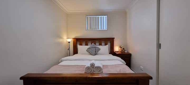 Bračni krevet (širine 150-179 cm)