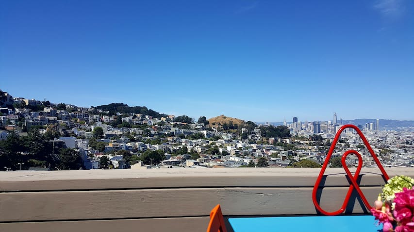 Bright, Stylish 2 Bedrm Home, Castro, City Views
