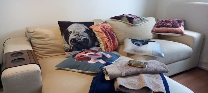 Dormitorio 2 - มีตัวเลือกให้ตกแต่ง (พร้อมเบาะ 3 ที่นั่ง) สำหรับใช้ในห้องทีวีแบบใกล้ชิดพร้อมตัวเลือกการกลับตัวสำหรับเตียงเดี่ยว 1 หรือ 2 เตียง (ไม่มีทีวี) 