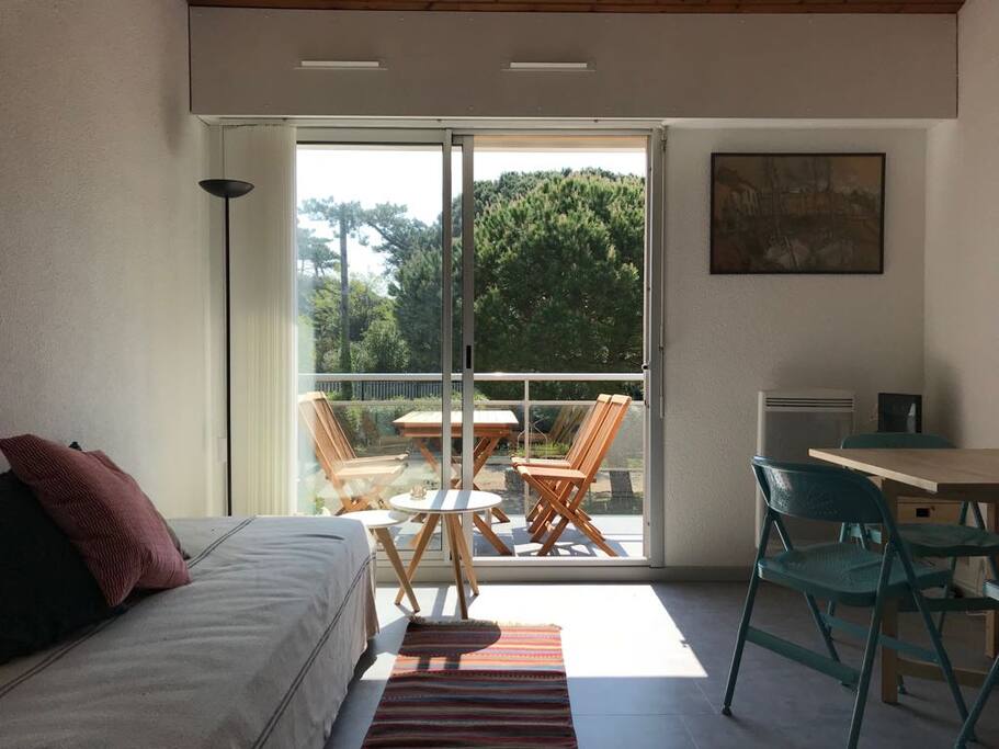 pièce principale avec accès terrasse