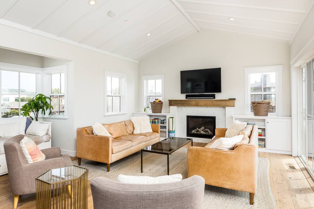 Serene and open living area with a 55" flat screen and a gas fireplace. Complimentary Wi-Fi provided.