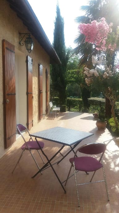 La terrasse qui donne sur le sud