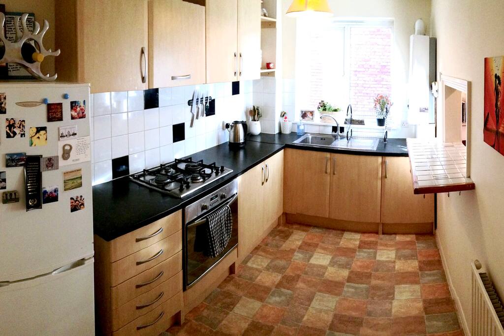 Fully equipped Kitchen with open hatch access to dining room