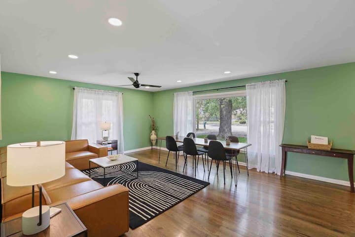 Updated House Close To Beach + National Park - Gary, IN