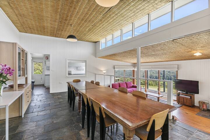 Lodge Hall At King Parrot Cottages Chalets For Rent In