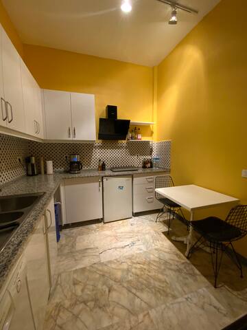 central, well-designed apartment with 2 bedrooms gallery image 4