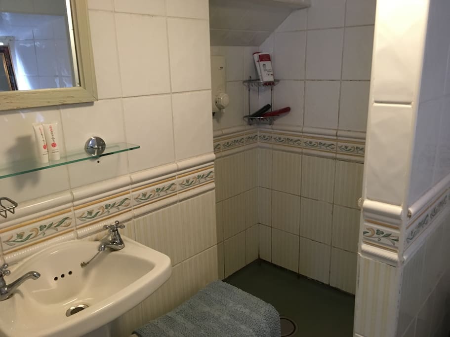 small en- suite