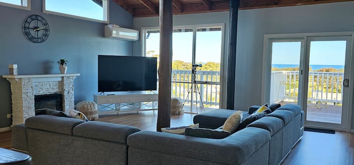 Home With An Ocean View - "Amaroo" - Lakes Entrance