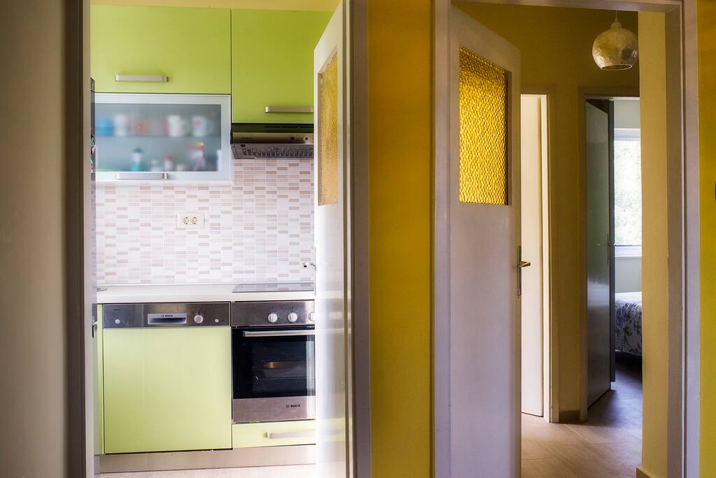 The kitchen is fully equipped, includes kitchenware and spices for cooking. You can buy locally grown food in a supermarket 3 minutes away and make own meals. There is also a dishwasher and detergent is provided :)