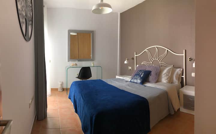 Პირველი საძინებელი ორადგილიანი საწოლით