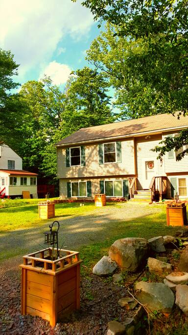 Beautiful and quite location, with outdoor lighting for evening events.