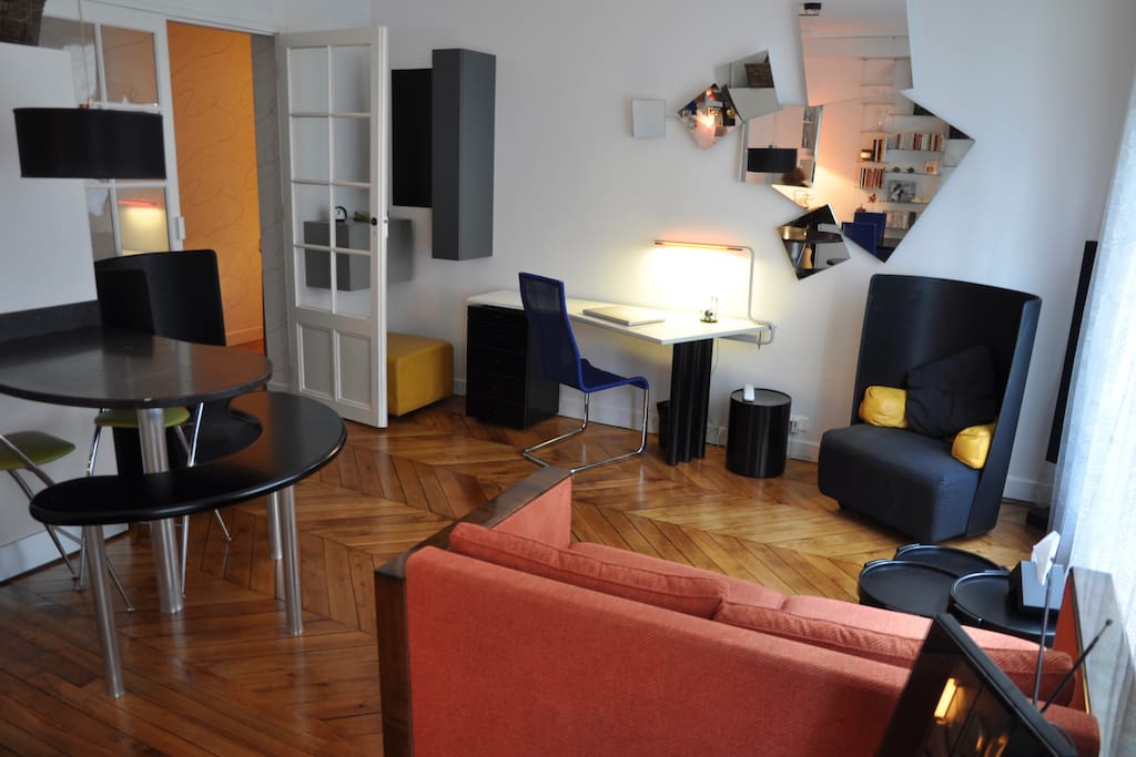 vue d'ensemble salon et coin repas