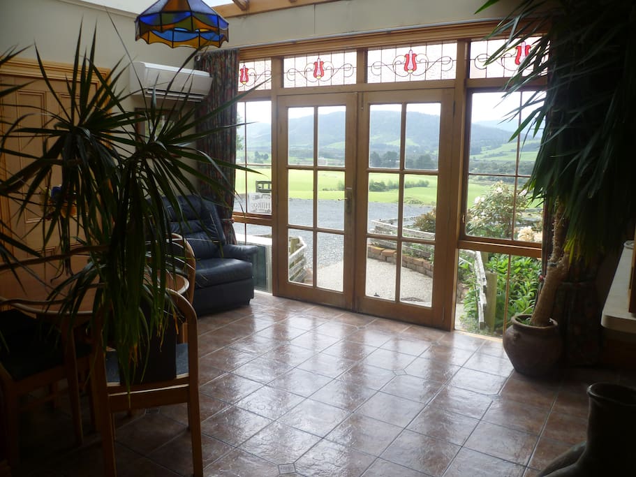 Conservatory
Dining