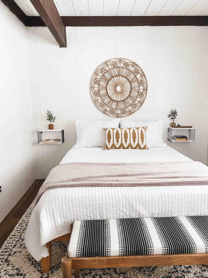 חדר שינה ראשי 2 עם מיטת קווין סייז