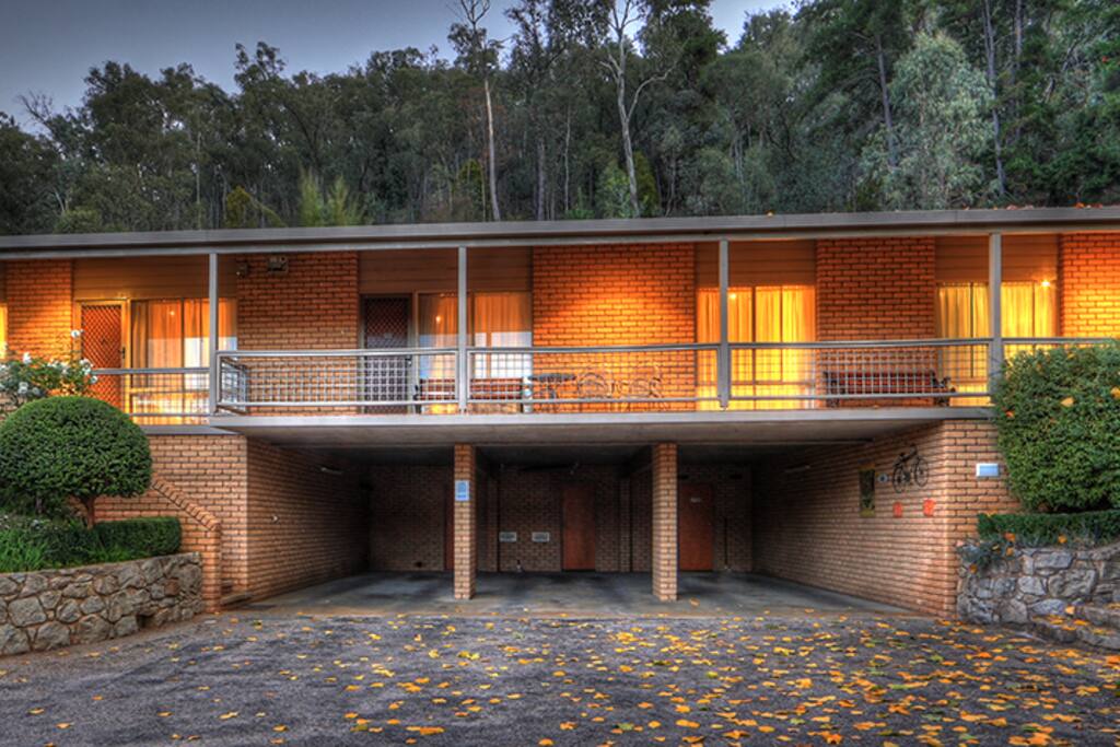 Spacious two bedroom 4.5 star apartments, fully self contained. Six with spa baths, two with walk in showers