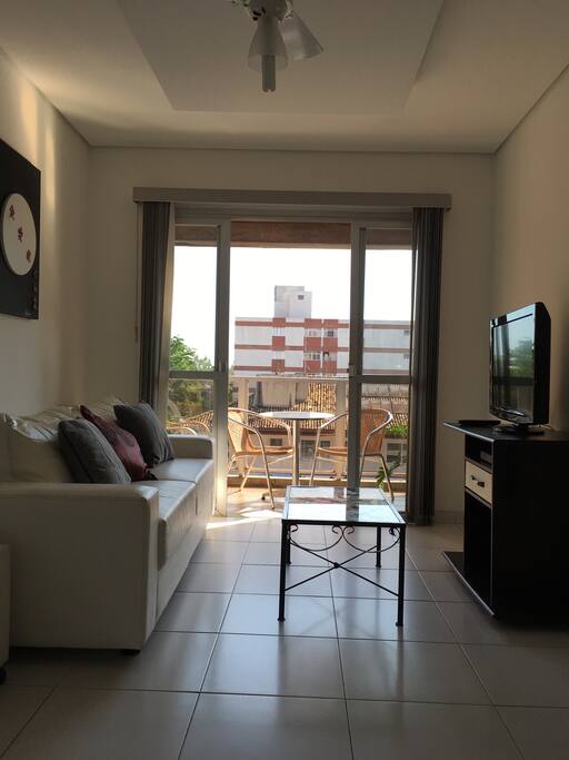 Sala com dois ambientes!
Com tv, ventilador de teto e Wi-Fi !